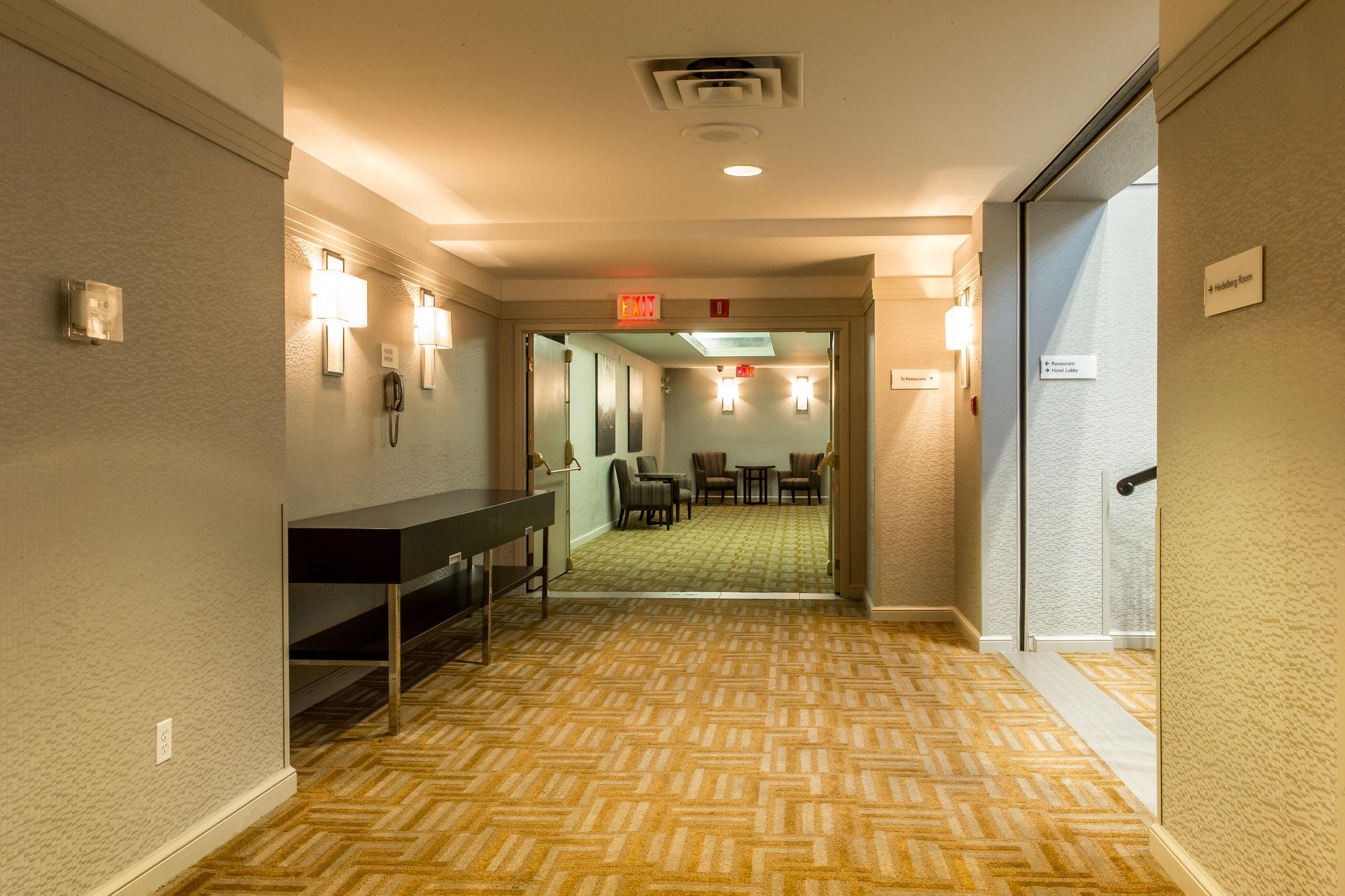 Courtyard By Marriott Kitchener Hotel Buitenkant foto
