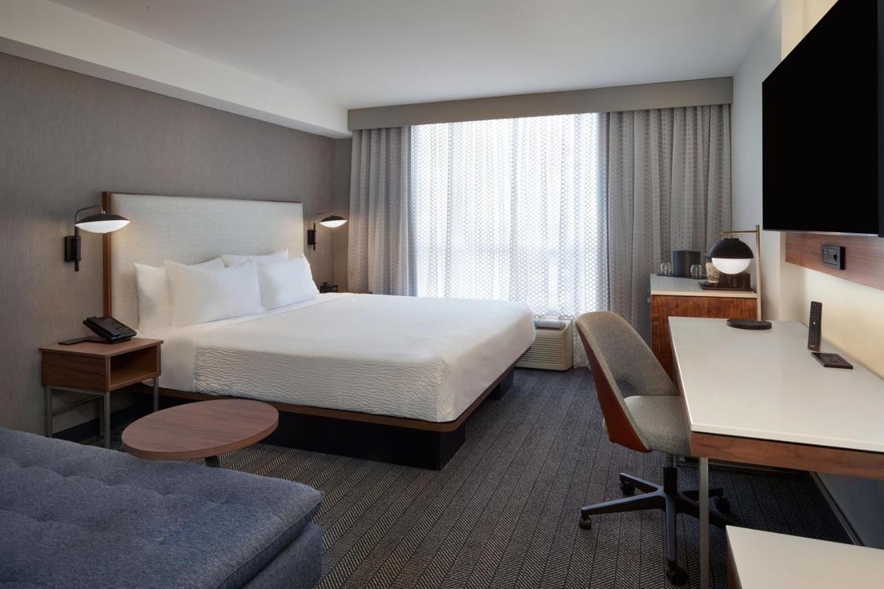 Courtyard By Marriott Kitchener Hotel Buitenkant foto