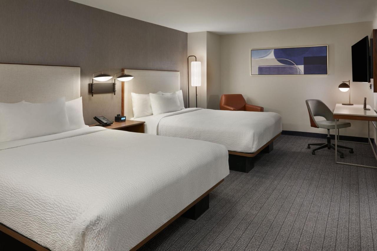 Courtyard By Marriott Kitchener Hotel Buitenkant foto