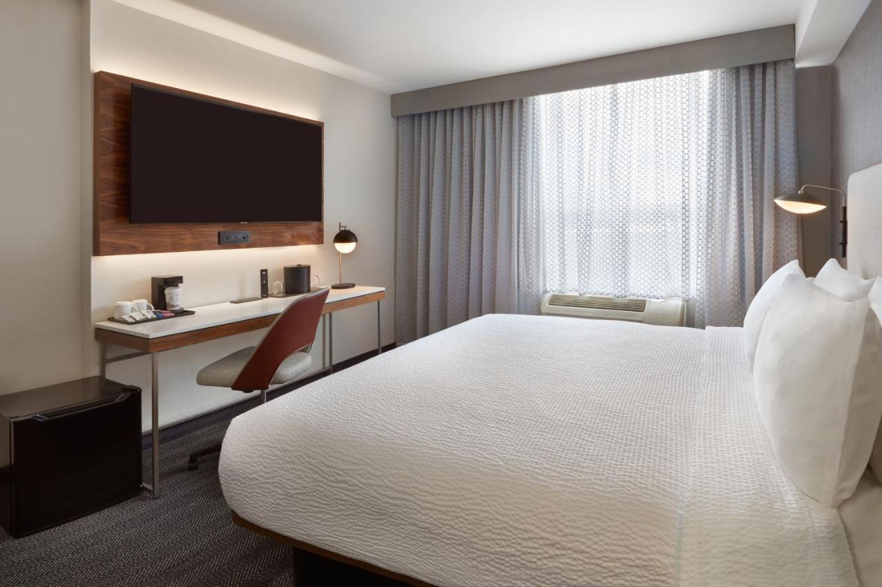 Courtyard By Marriott Kitchener Hotel Buitenkant foto