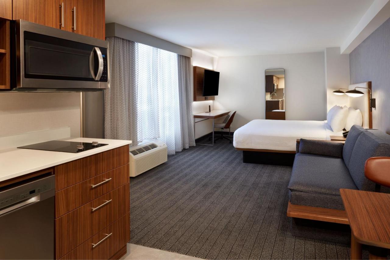Courtyard By Marriott Kitchener Hotel Buitenkant foto
