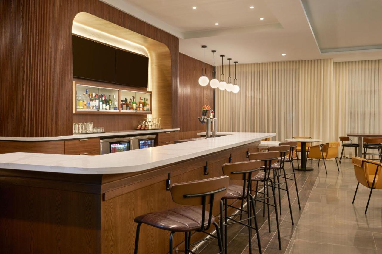 Courtyard By Marriott Kitchener Hotel Buitenkant foto