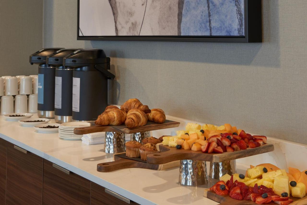 Courtyard By Marriott Kitchener Hotel Buitenkant foto