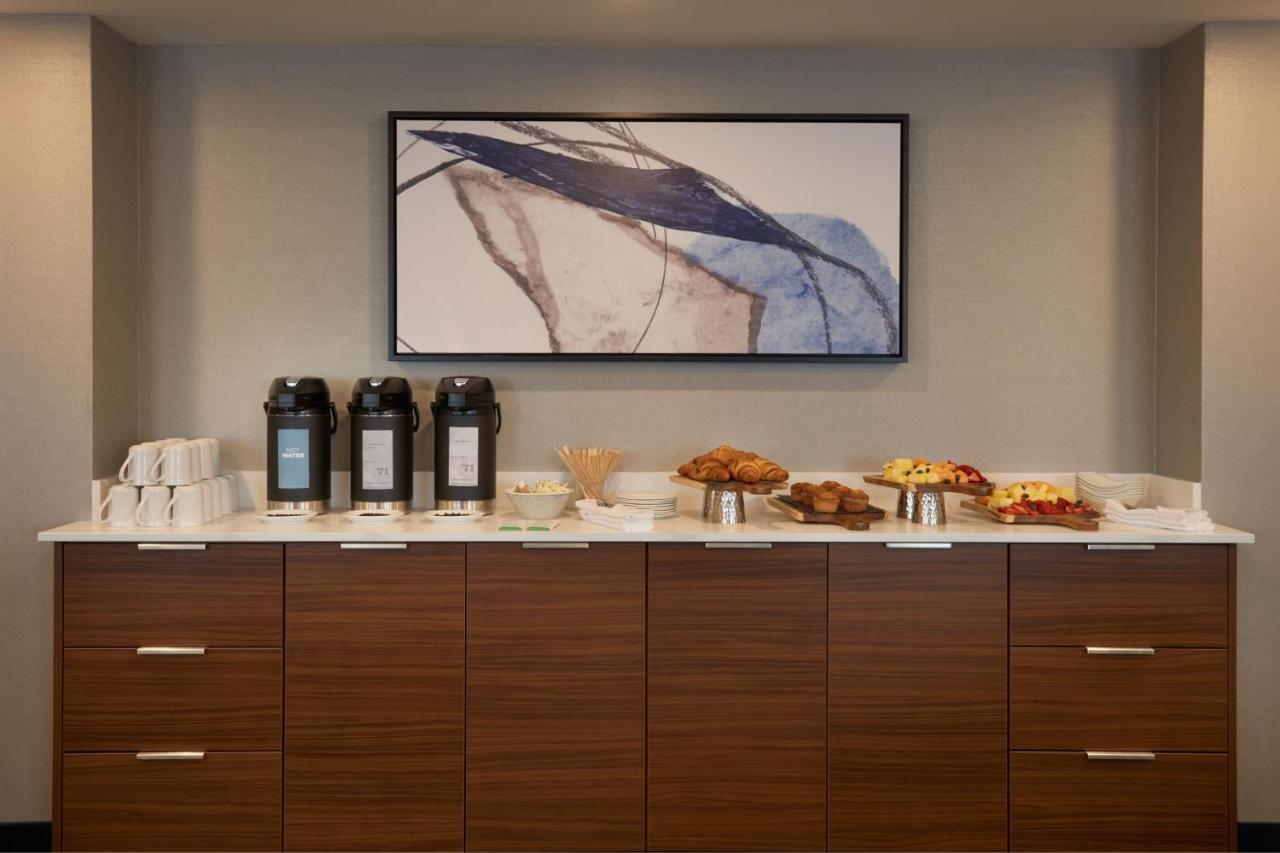 Courtyard By Marriott Kitchener Hotel Buitenkant foto