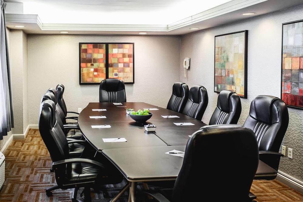 Courtyard By Marriott Kitchener Hotel Buitenkant foto