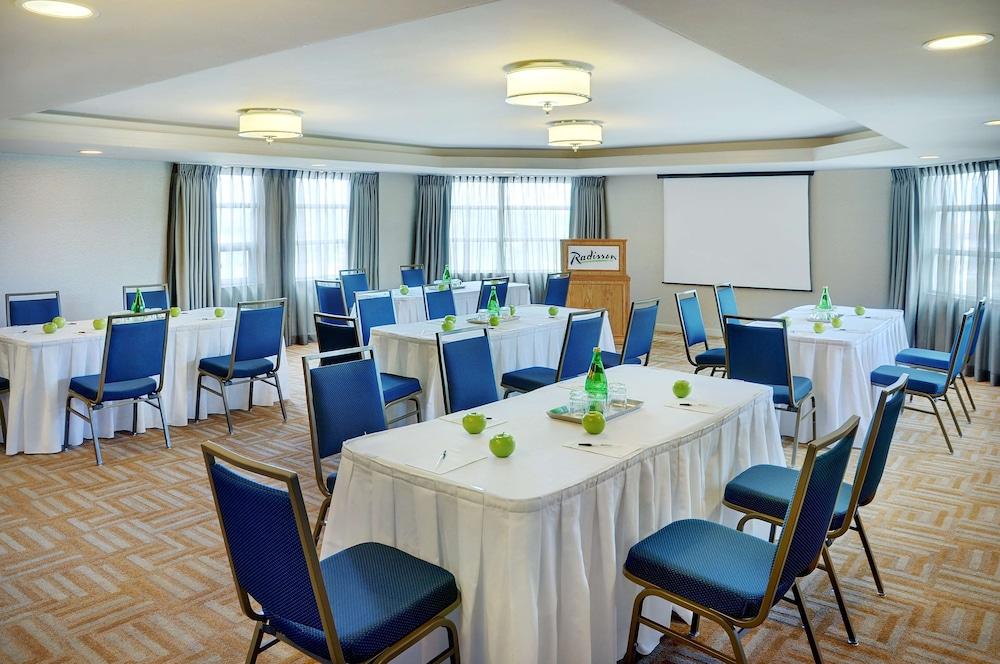 Courtyard By Marriott Kitchener Hotel Buitenkant foto