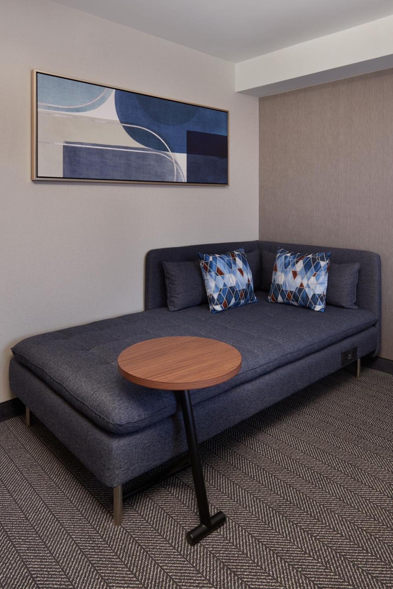 Courtyard By Marriott Kitchener Hotel Buitenkant foto